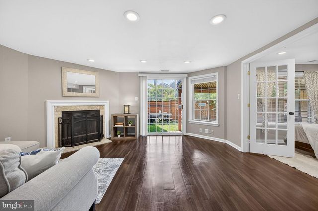 43793 STONEBRIDGE DR, Ashburn, VA 20147
