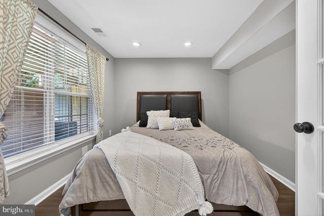 43793 STONEBRIDGE DR, Ashburn, VA 20147