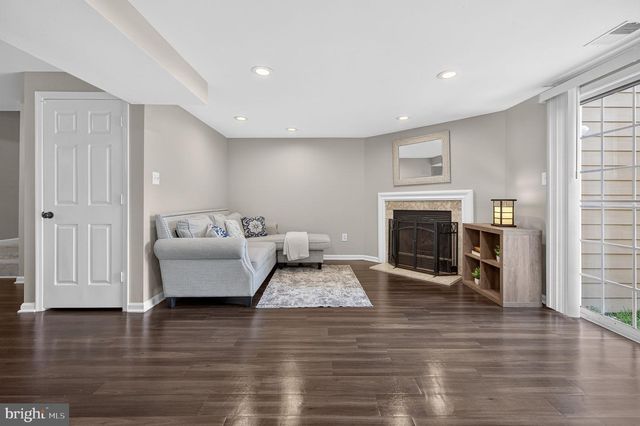 43793 STONEBRIDGE DR, Ashburn, VA 20147