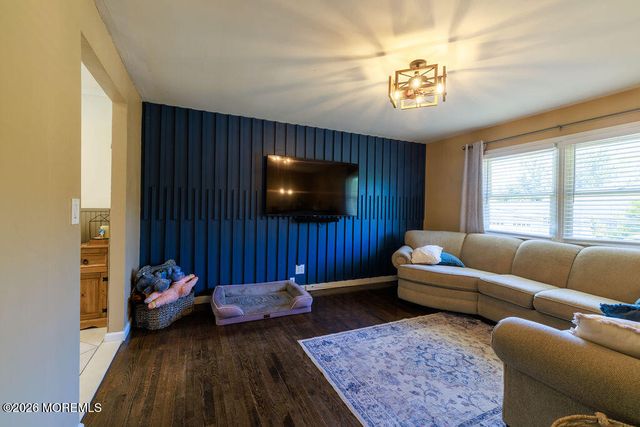17 Hampton Road, Howell, NJ 07731