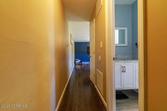 17 Hampton Road, Howell, NJ 07731