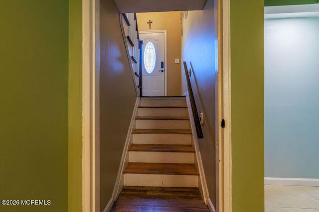 17 Hampton Road, Howell, NJ 07731