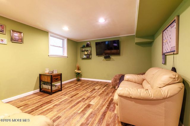 17 Hampton Road, Howell, NJ 07731