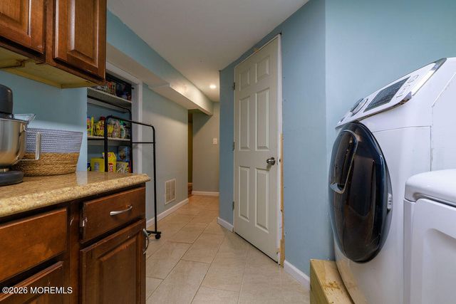 17 Hampton Road, Howell, NJ 07731