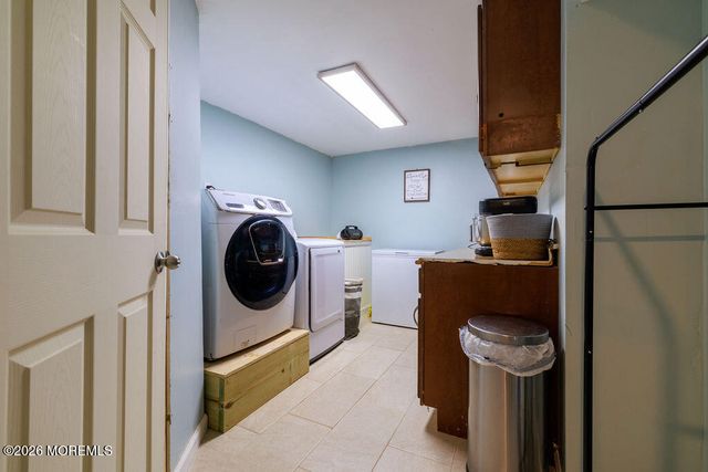 17 Hampton Road, Howell, NJ 07731