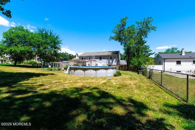 17 Hampton Road, Howell, NJ 07731