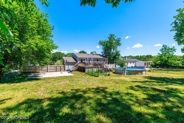17 Hampton Road, Howell, NJ 07731