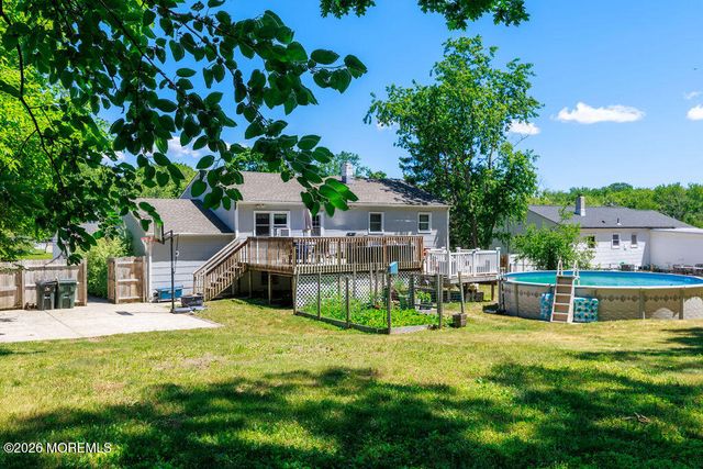 17 Hampton Road, Howell, NJ 07731