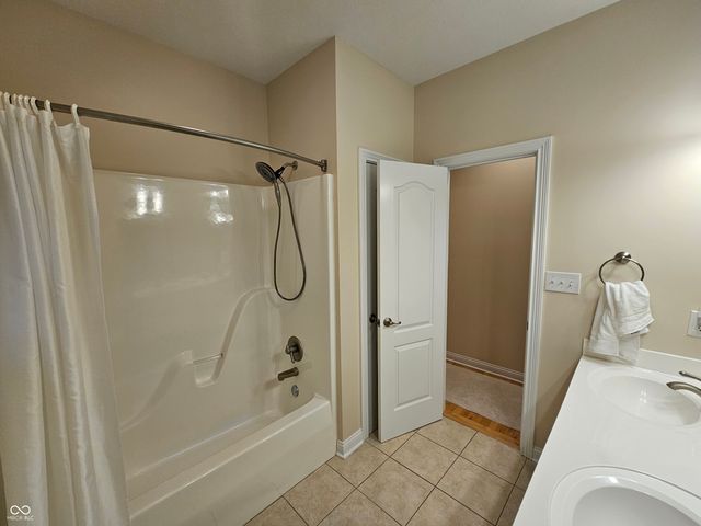 2845 Bloomsbury N, Greenwood, IN 46143