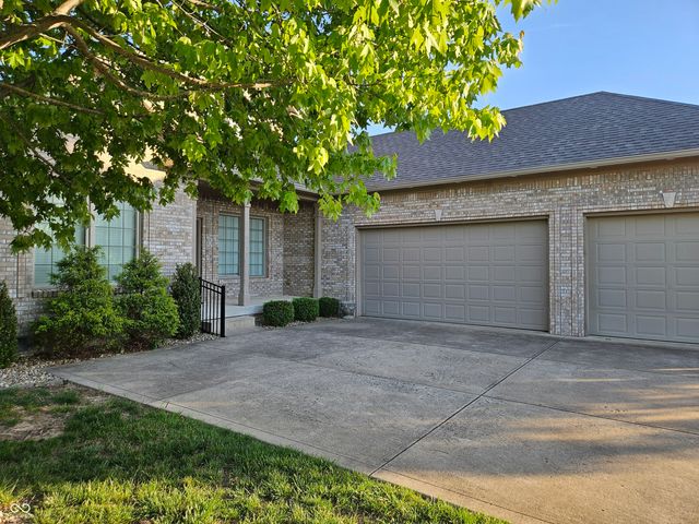 2845 Bloomsbury N, Greenwood, IN 46143