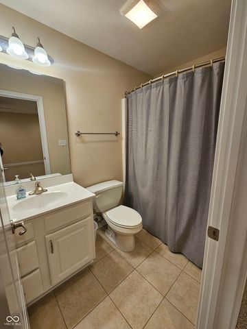 2845 Bloomsbury N, Greenwood, IN 46143