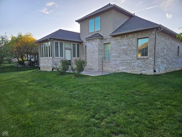 2845 Bloomsbury N, Greenwood, IN 46143