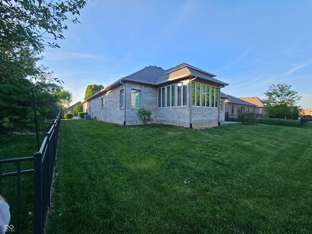 2845 Bloomsbury N, Greenwood, IN 46143