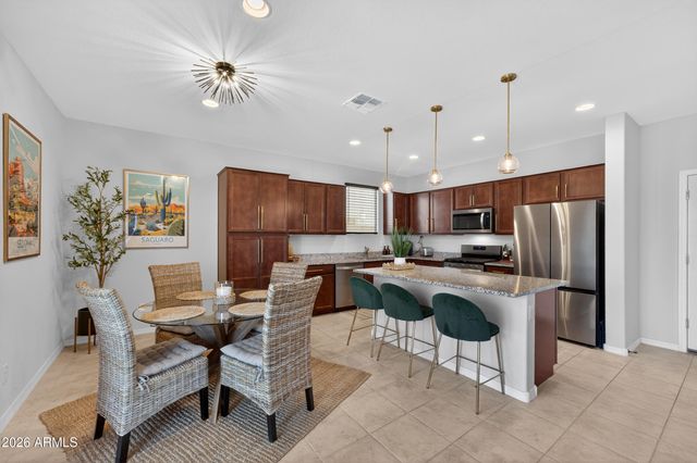 32347 N VERNAL Lane, San Tan Valley, AZ 85144