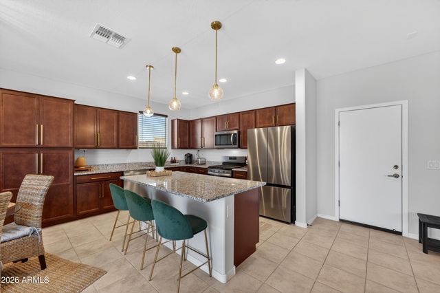 32347 N VERNAL Lane, San Tan Valley, AZ 85144