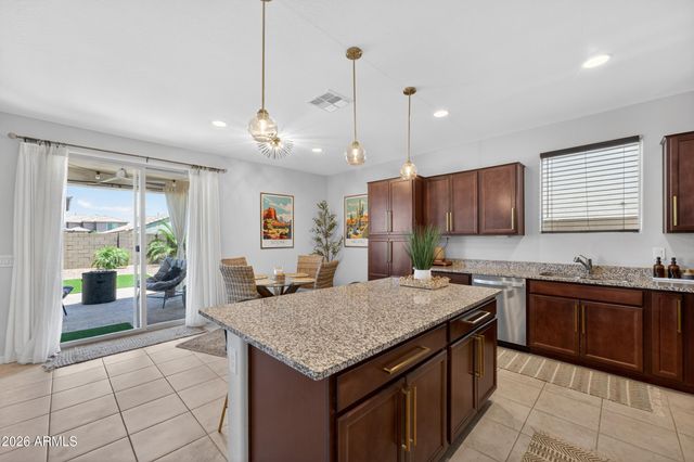 32347 N VERNAL Lane, San Tan Valley, AZ 85144