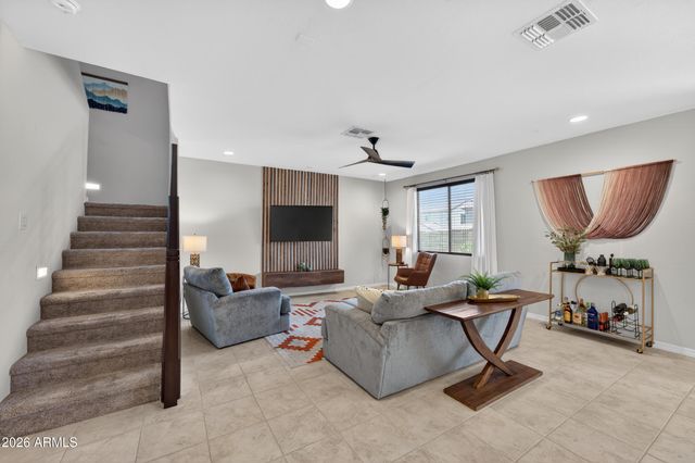 32347 N VERNAL Lane, San Tan Valley, AZ 85144