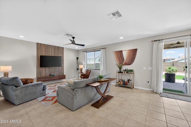32347 N VERNAL Lane, San Tan Valley, AZ 85144