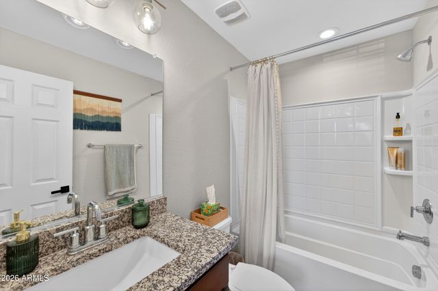 32347 N VERNAL Lane, San Tan Valley, AZ 85144