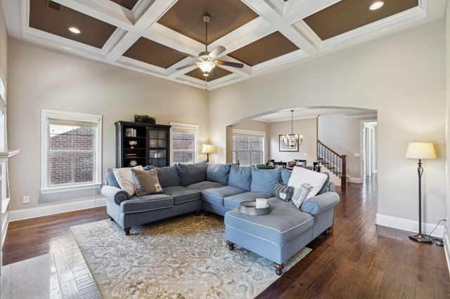 1303 Reynard Dr, Gallatin, TN 37066