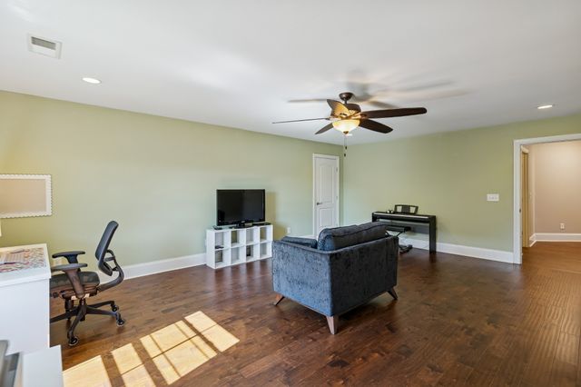 1303 Reynard Dr, Gallatin, TN 37066