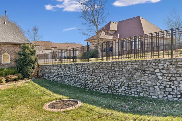 1303 Reynard Dr, Gallatin, TN 37066