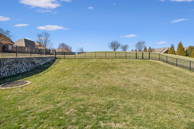 1303 Reynard Dr, Gallatin, TN 37066