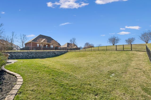 1303 Reynard Dr, Gallatin, TN 37066