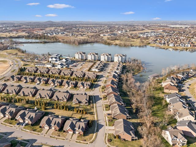 1303 Reynard Dr, Gallatin, TN 37066