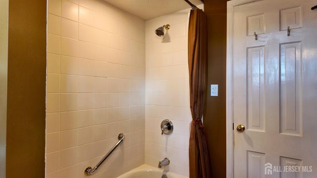 221 Wyckoff Avenue, Piscataway, NJ 08854