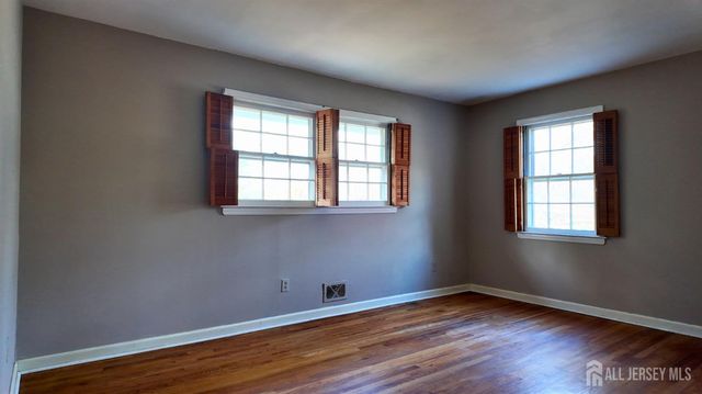 221 Wyckoff Avenue, Piscataway, NJ 08854