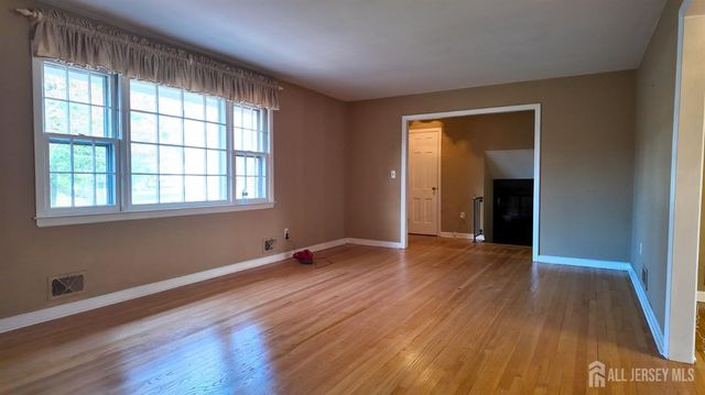 221 Wyckoff Avenue, Piscataway, NJ 08854