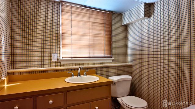 221 Wyckoff Avenue, Piscataway, NJ 08854