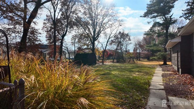 221 Wyckoff Avenue, Piscataway, NJ 08854