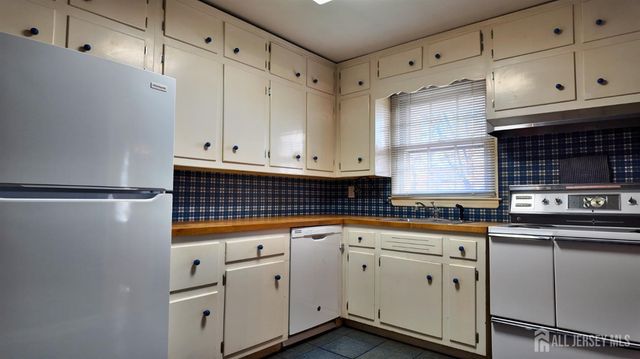 221 Wyckoff Avenue, Piscataway, NJ 08854