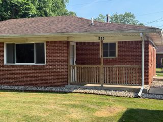 834 Coffee Creek Road, Chesterton, IN 46304