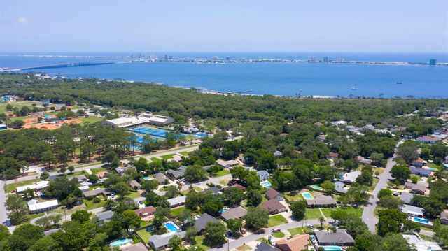 316 Dolphin St, Gulf Breeze, FL 32561