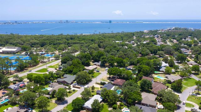 316 Dolphin St, Gulf Breeze, FL 32561