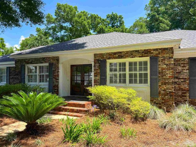 316 Dolphin St, Gulf Breeze, FL 32561