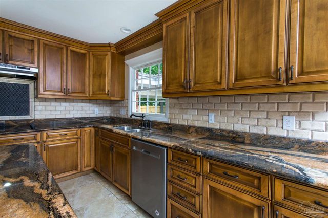316 Dolphin St, Gulf Breeze, FL 32561
