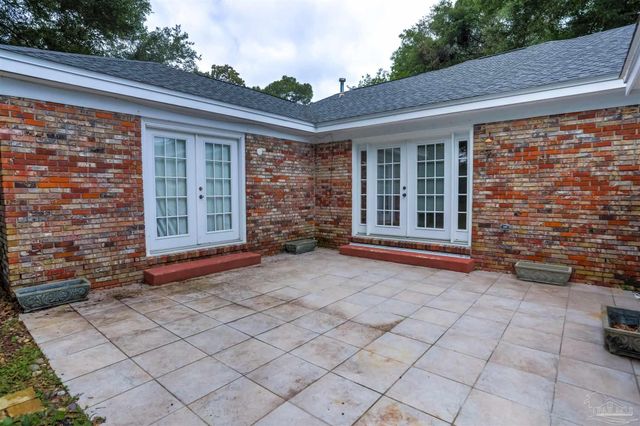316 Dolphin St, Gulf Breeze, FL 32561