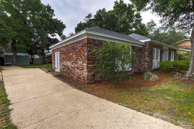 316 Dolphin St, Gulf Breeze, FL 32561