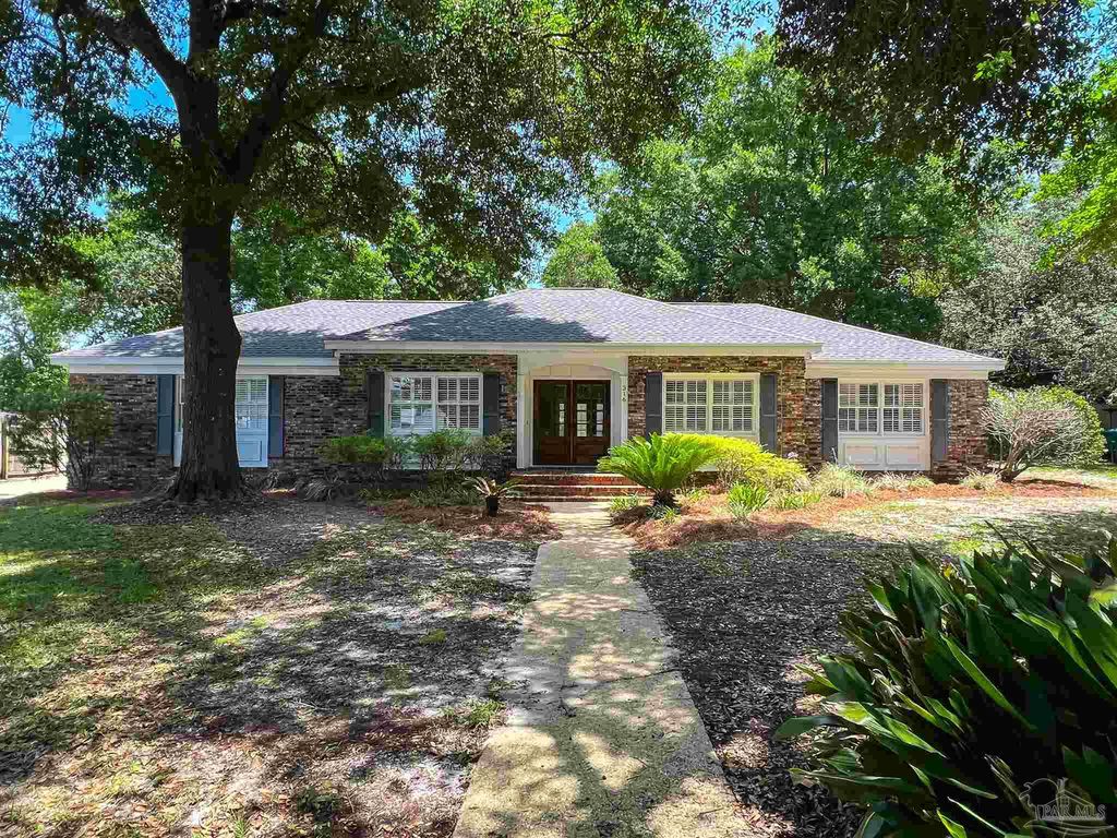 316 Dolphin St, Gulf Breeze, FL 32561