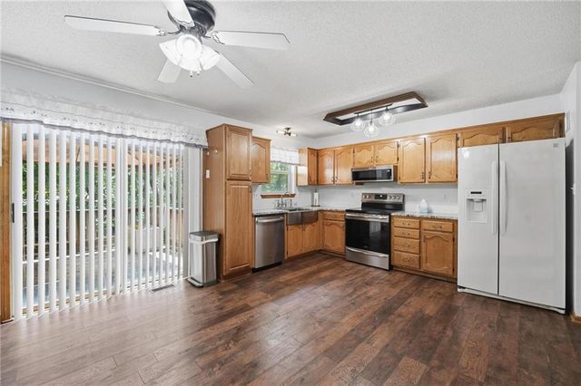 403 Woodland Avenue, Smithville, MO 64089