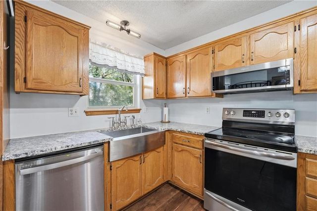 403 Woodland Avenue, Smithville, MO 64089