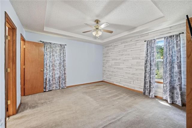403 Woodland Avenue, Smithville, MO 64089