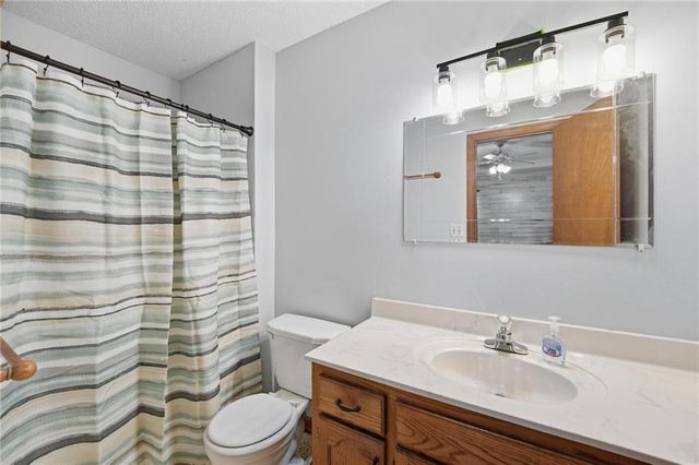 403 Woodland Avenue, Smithville, MO 64089