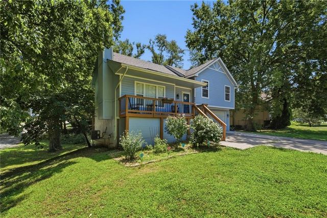 403 Woodland Avenue, Smithville, MO 64089