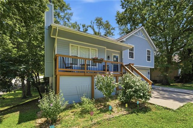 403 Woodland Avenue, Smithville, MO 64089