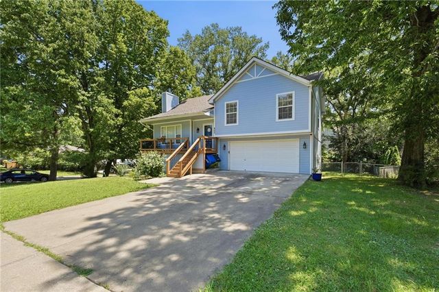 403 Woodland Avenue, Smithville, MO 64089